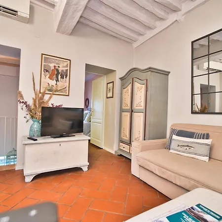 La Casa Nel Castello E Il Giardino Segreto