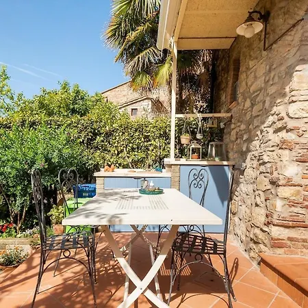 La Casa Nel Castello E Il Giardino Segreto Holiday home