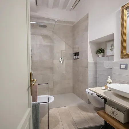 La Casa Nel Castello E Il Giardino Segreto Suvereto