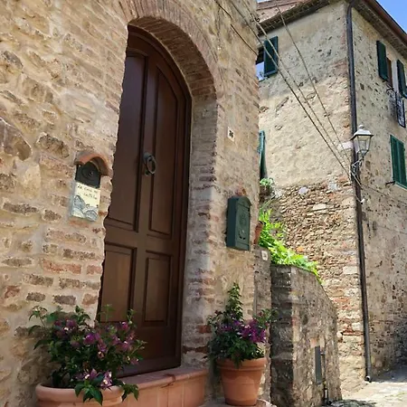 La Casa Nel Castello E Il Giardino Segreto