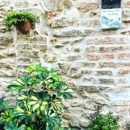 La Casa Nel Castello E Il Giardino Segreto Holiday home